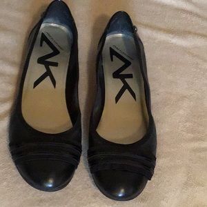 Anne Klein black leather ballet flats